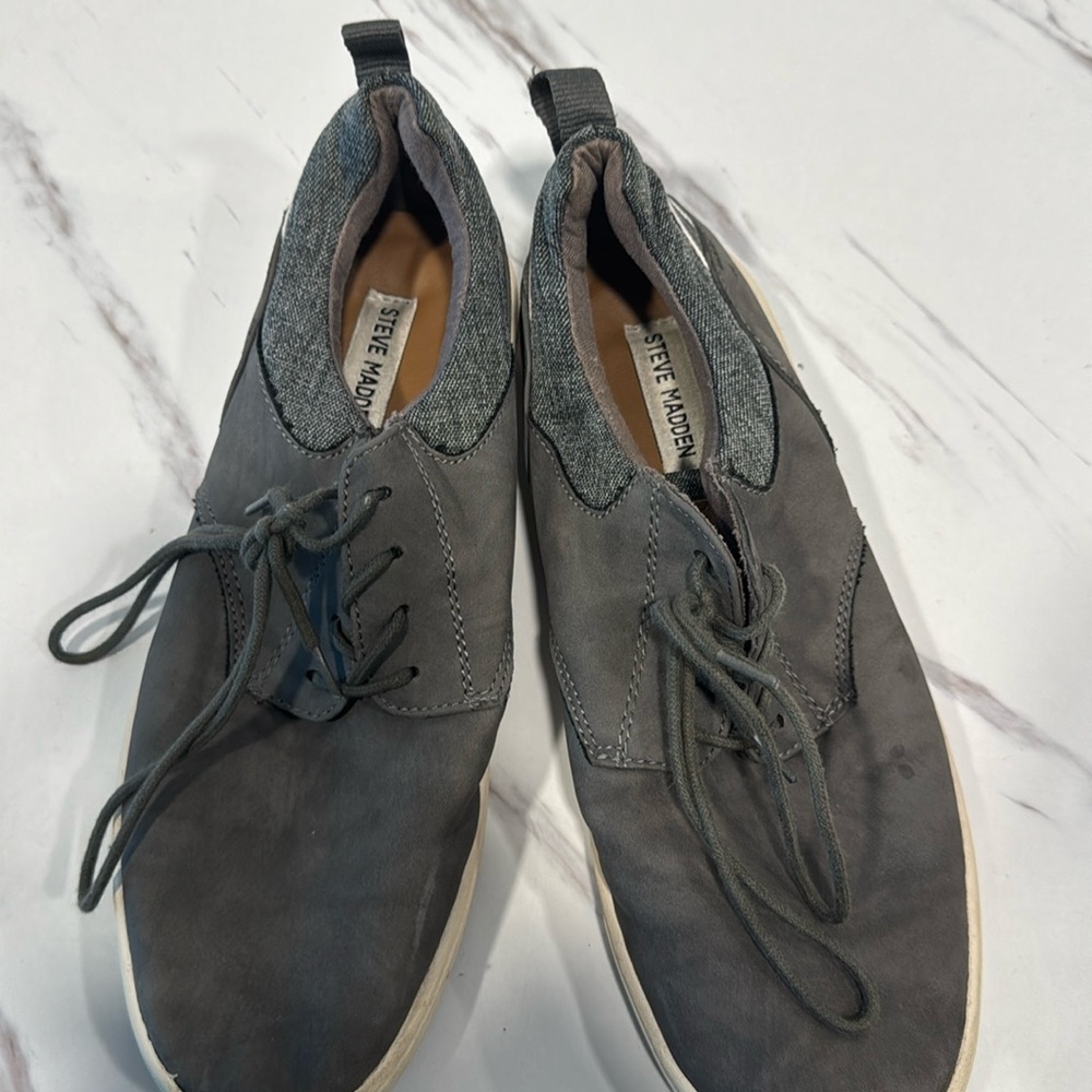 Steve Madden 
Size 8 
Grey shoes  
Work maybe 5 times